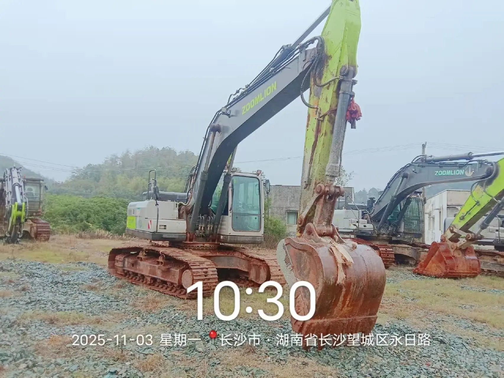 ZE205E‑10‑0272 | 2022/11 | 2835 hours | Changsha — Bucket included
