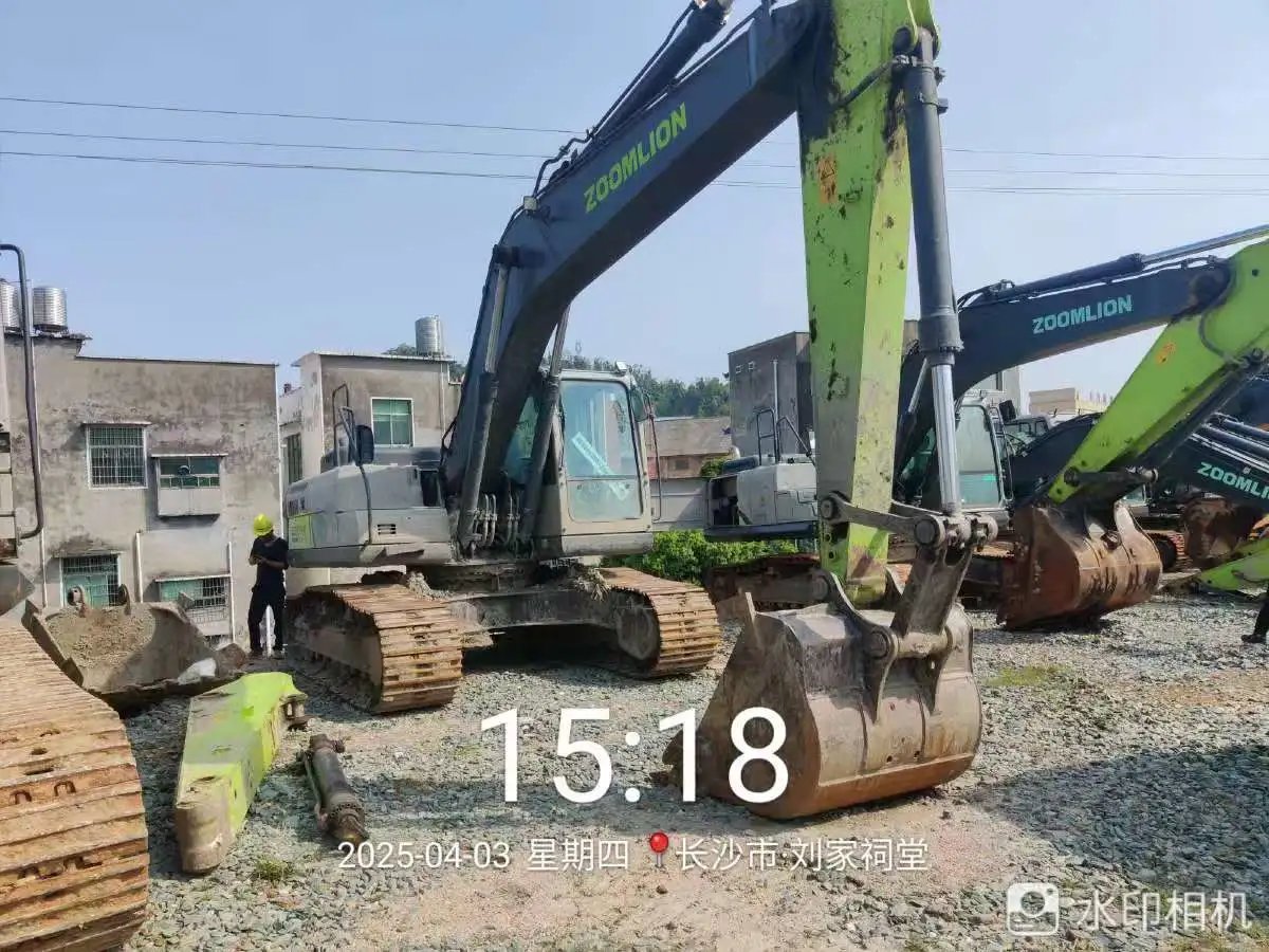 ZE215E‑10‑2098 | 2022/10 | 1,125 h | Changsha — Standard bucket