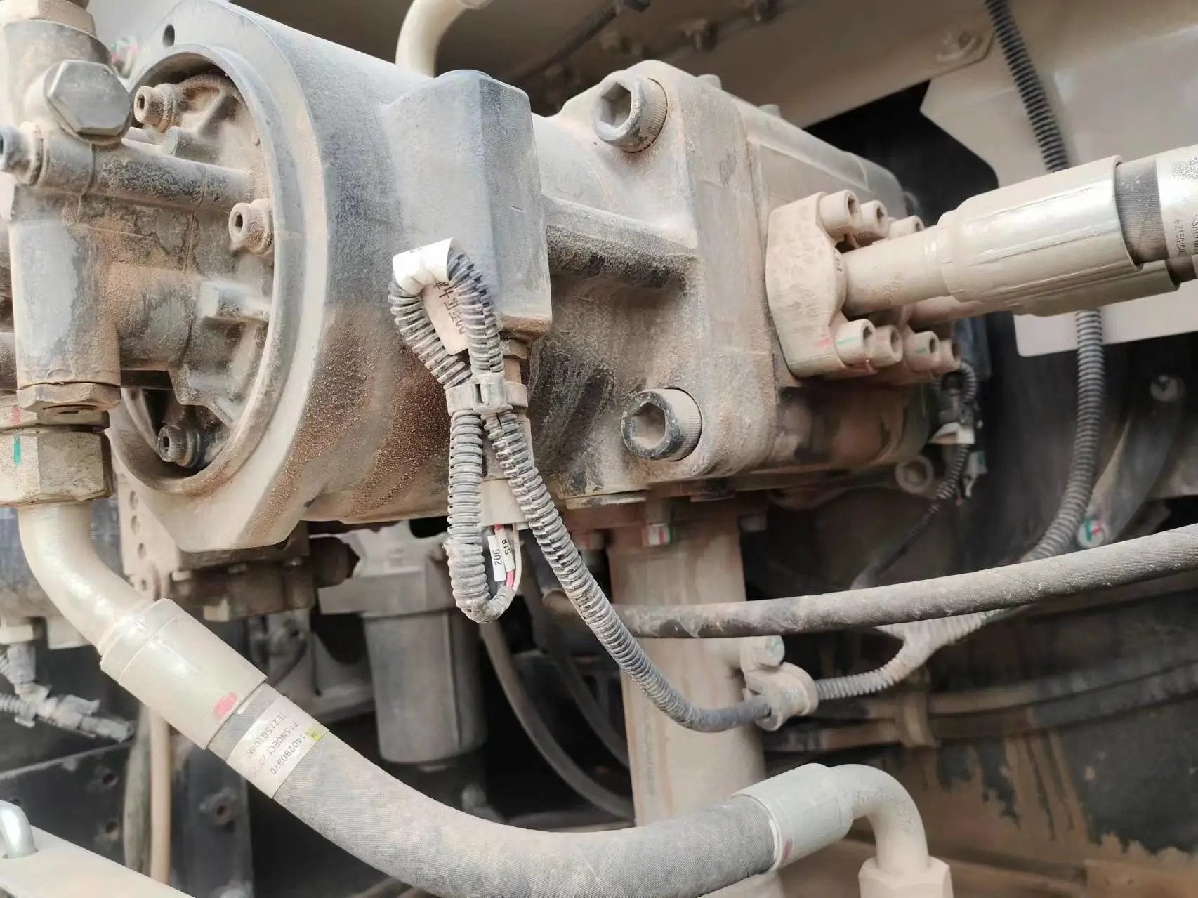 ZE215G | 2023/03 | 264 hours | Weinan — Bucket & HB/140 hydraulic breaker included