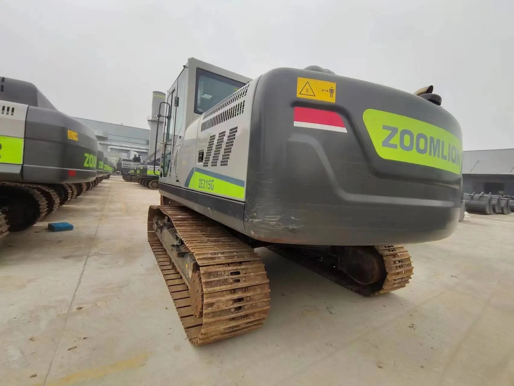 ZE215G | 2022/12 | 304 h | Weinan — Bucket & 140 Hydraulic Breaker