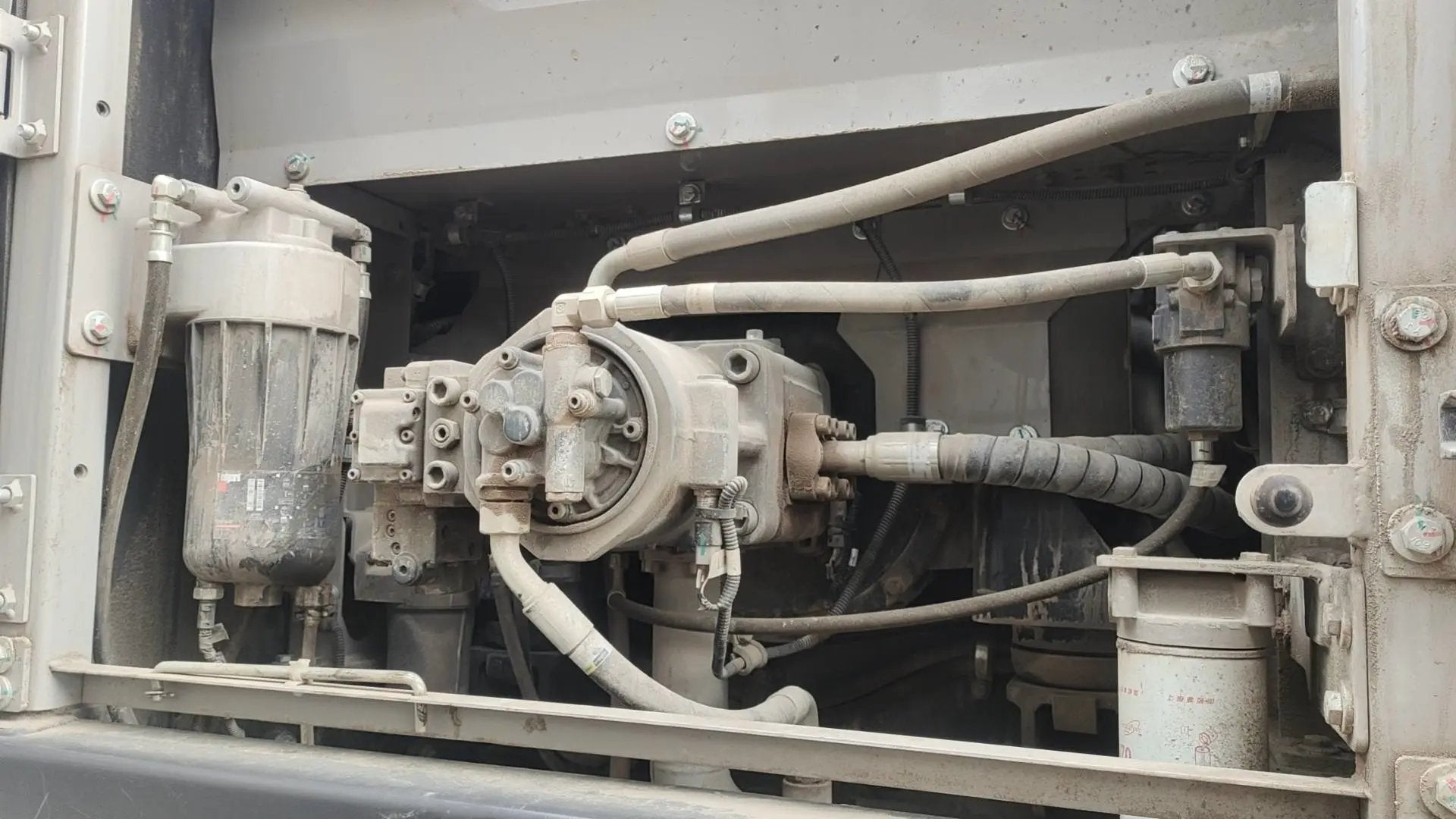 ZE215G | 2022/12 | 304 h | Weinan — Bucket & 140 Hydraulic Breaker