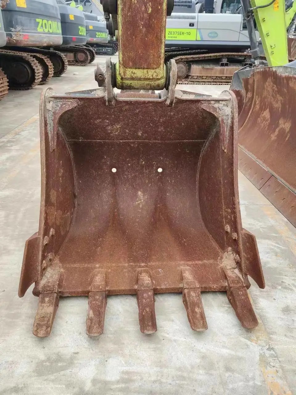 ZE215G | 2022/12 | 304 h | Weinan — Bucket & 140 Hydraulic Breaker