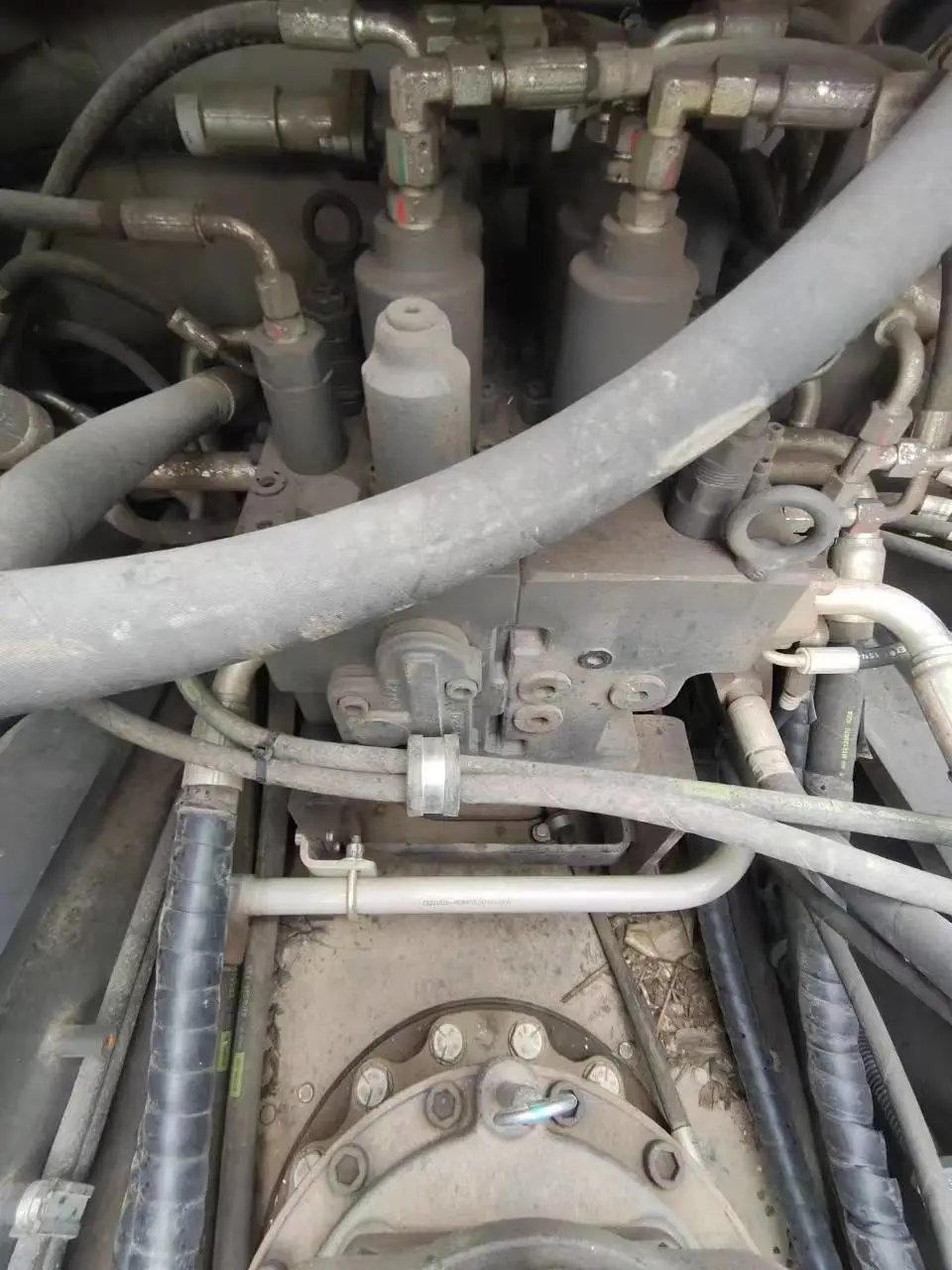 ZE215G | 2022/12 | 304 h | Weinan — Bucket & 140 Hydraulic Breaker