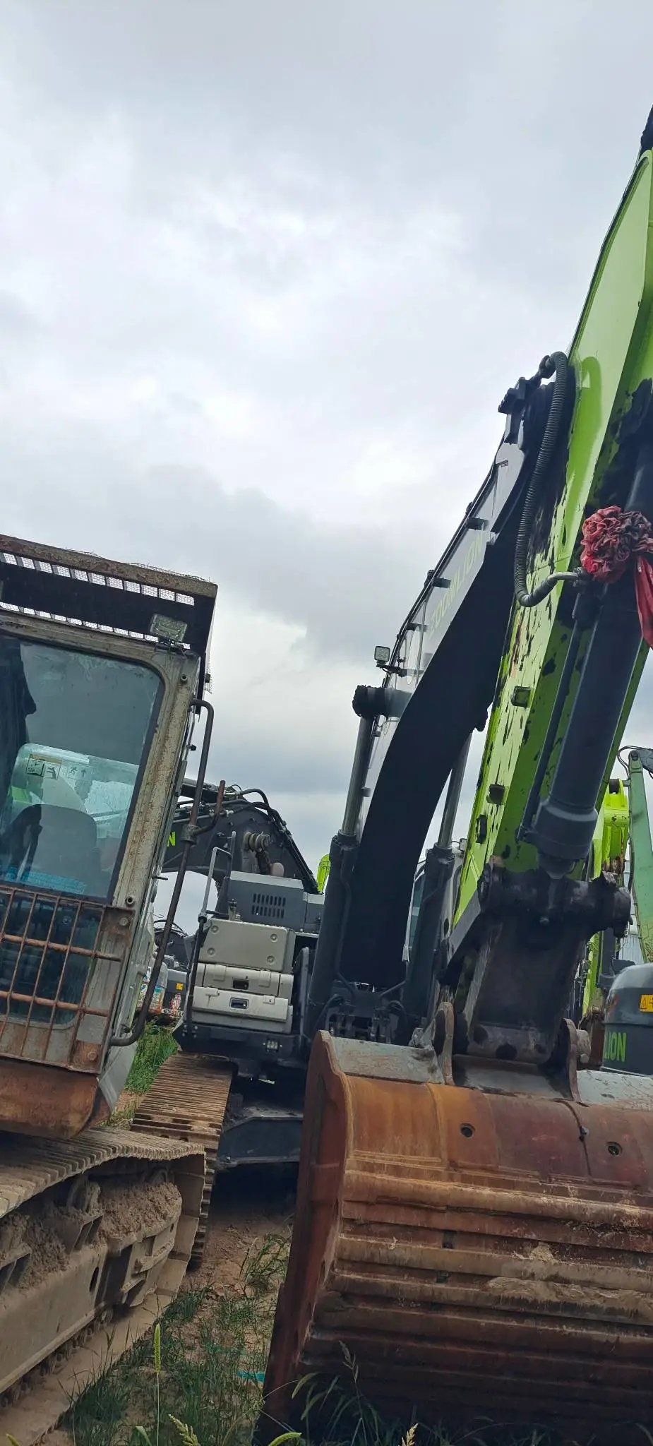 ZE375G‑1007 | 2023 | 1,584 h | Weinan (park) — Standard digging bucket