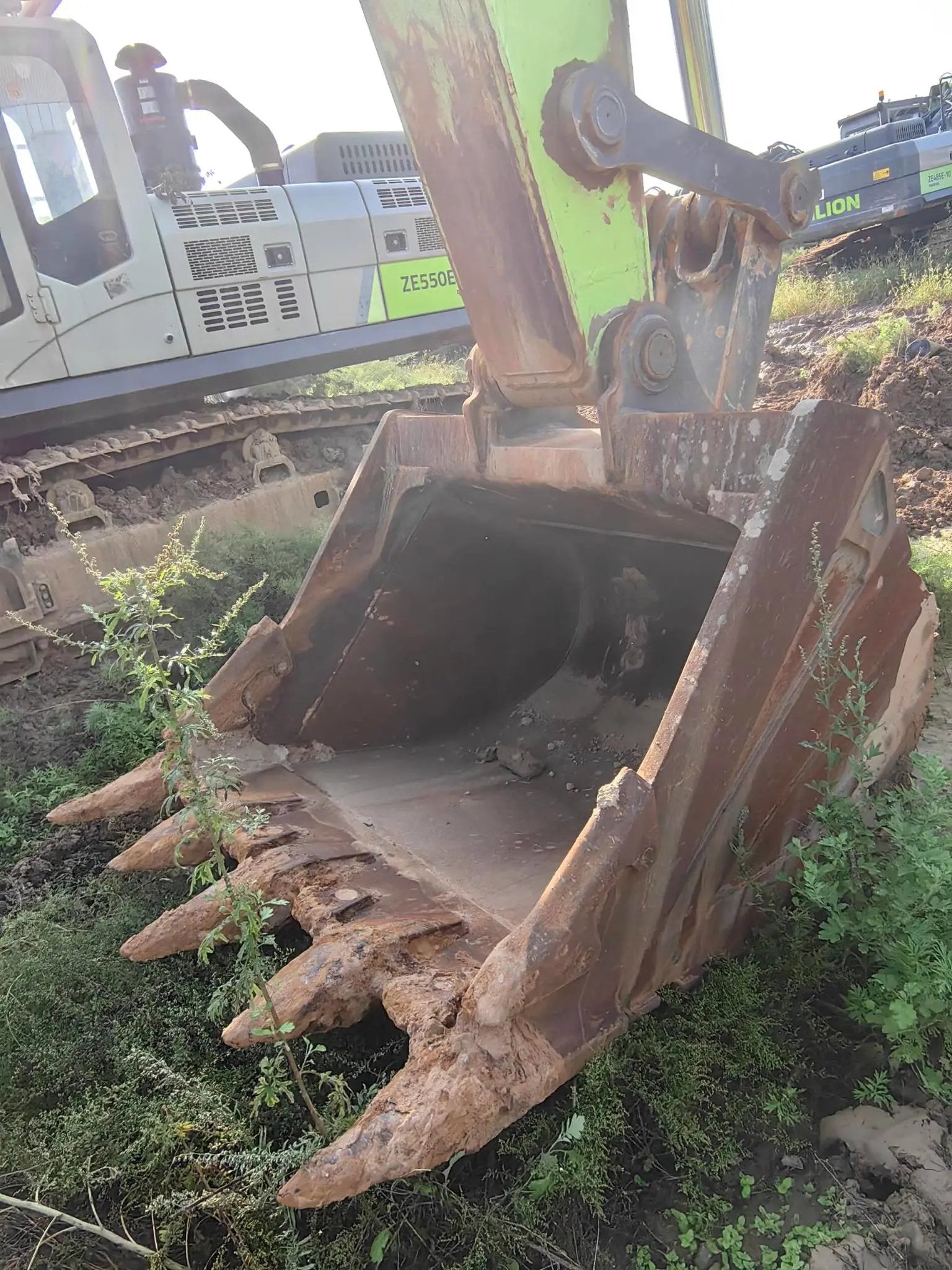 ZE385GK‑1064 | 2023 | 745 hours | Weinan Industrial Park