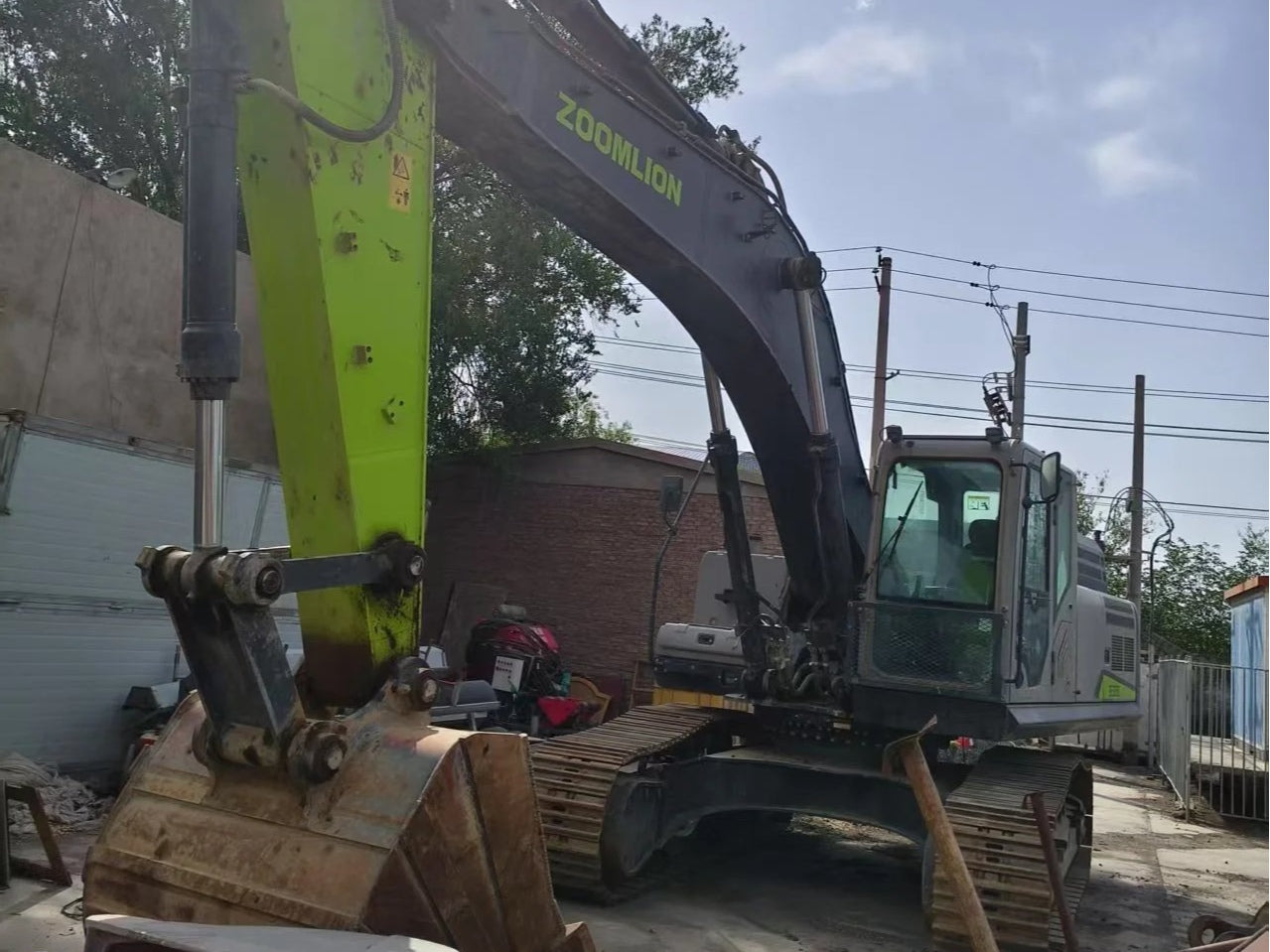 ZE335G‑1130 | 2023 (Nov) | 2,419 h | Urumqi — Standard digging bucket