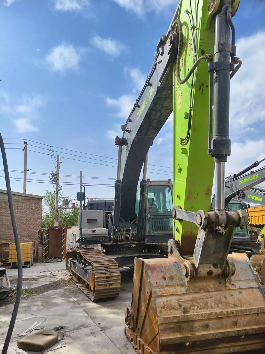 ZE335G‑1130 | 2023 (Nov) | 2,419 h | Urumqi — Standard digging bucket