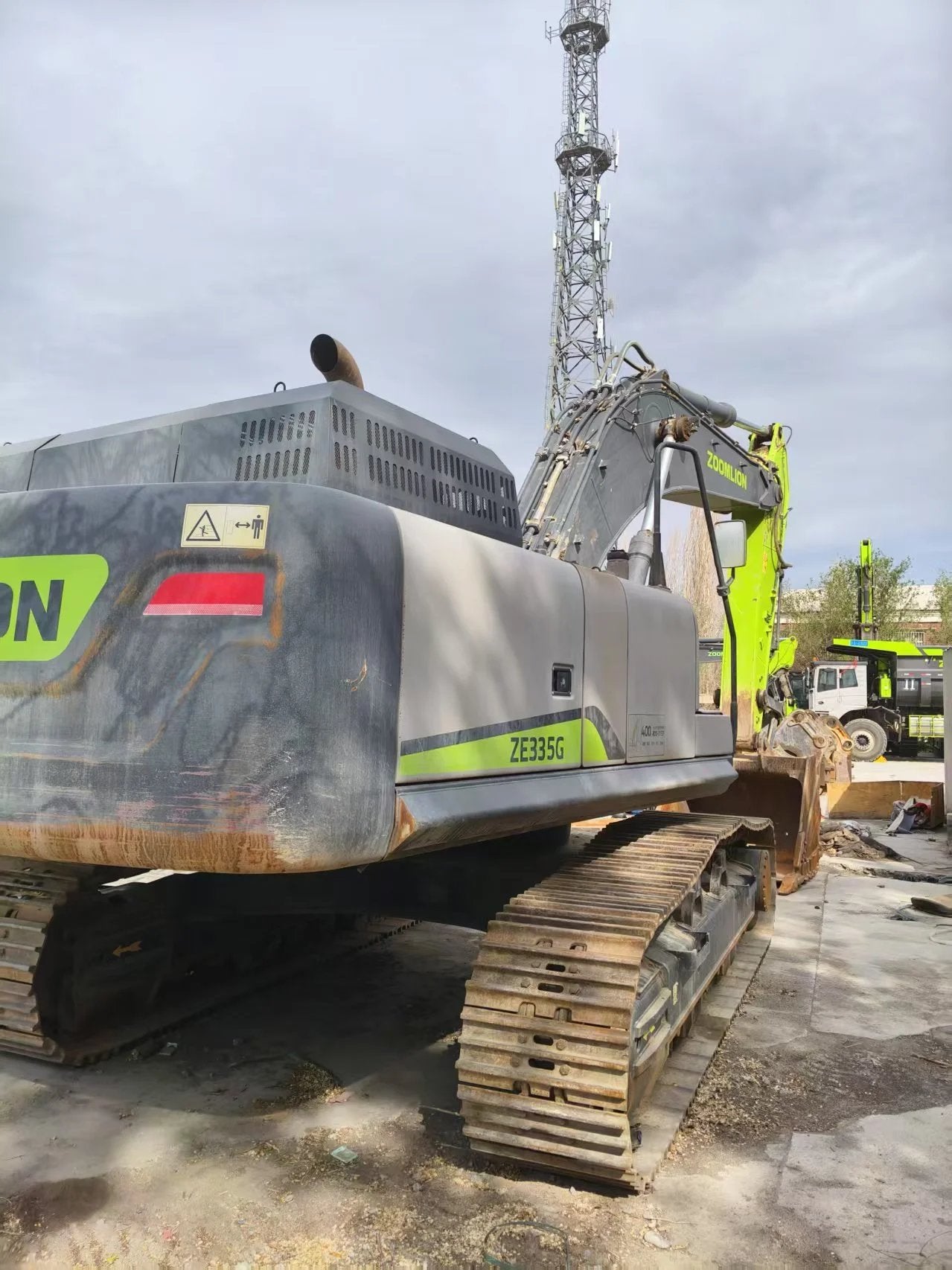 ZE335G‑1130 | 2023 (Nov) | 2,419 h | Urumqi — Standard digging bucket