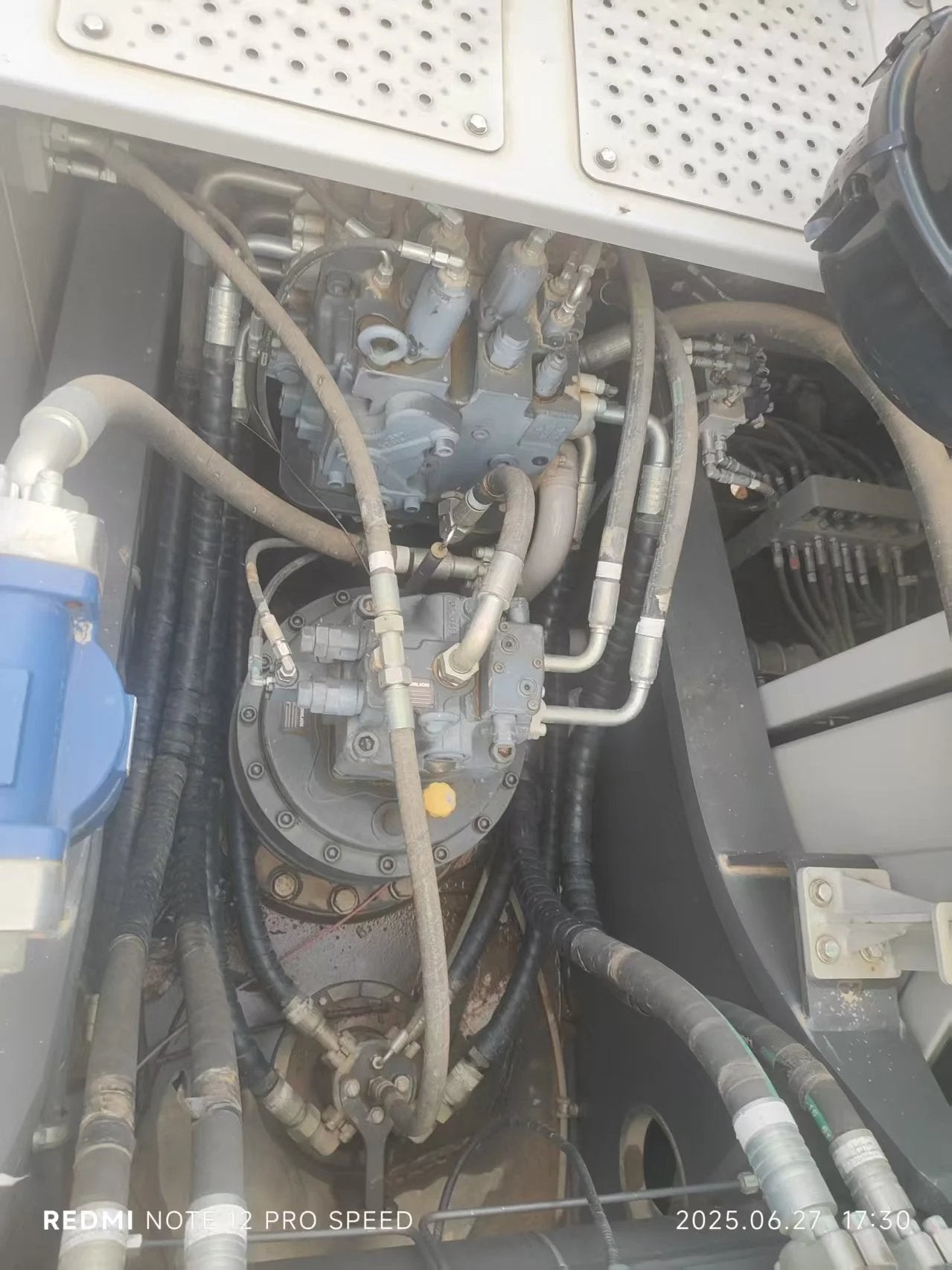 ZE375GK‑1128 | Mar 2024 | 578 h | Parked (no power) in Huizhou — Standard Digging Bucket
