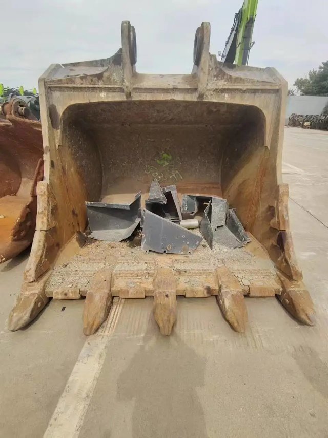 ZE730E‑10‑5031 | 2022 | 1,682 h | Weinan — Standard digging bucket