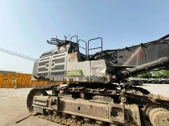 ZE750G‑0115 | 2021 | 8,719 h | Weinan — Bucket equipped