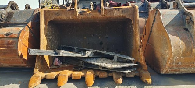 ZE650G‑3049 | 2023 | 4,341 h | Weinan Industrial Park — Standard digging bucket