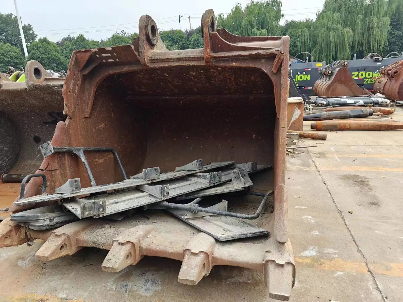 ZE650GPro‑3008 | 2023 | 4,258 h | Weinan Park — Bucket assembly included