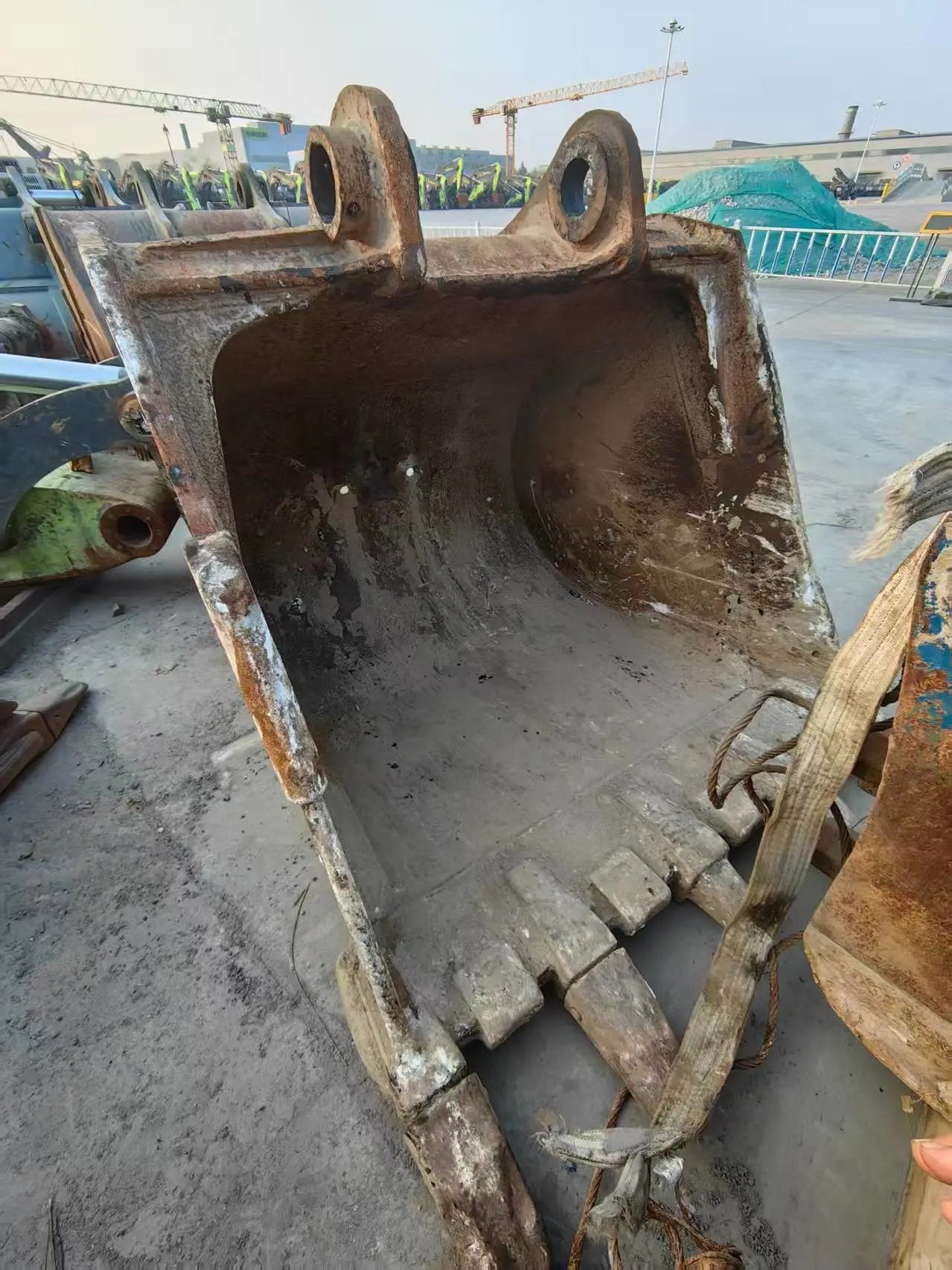 ZE490EK‑10‑5049 | 2022 | 2,029 h | Weinan (渭南) — Bucket included