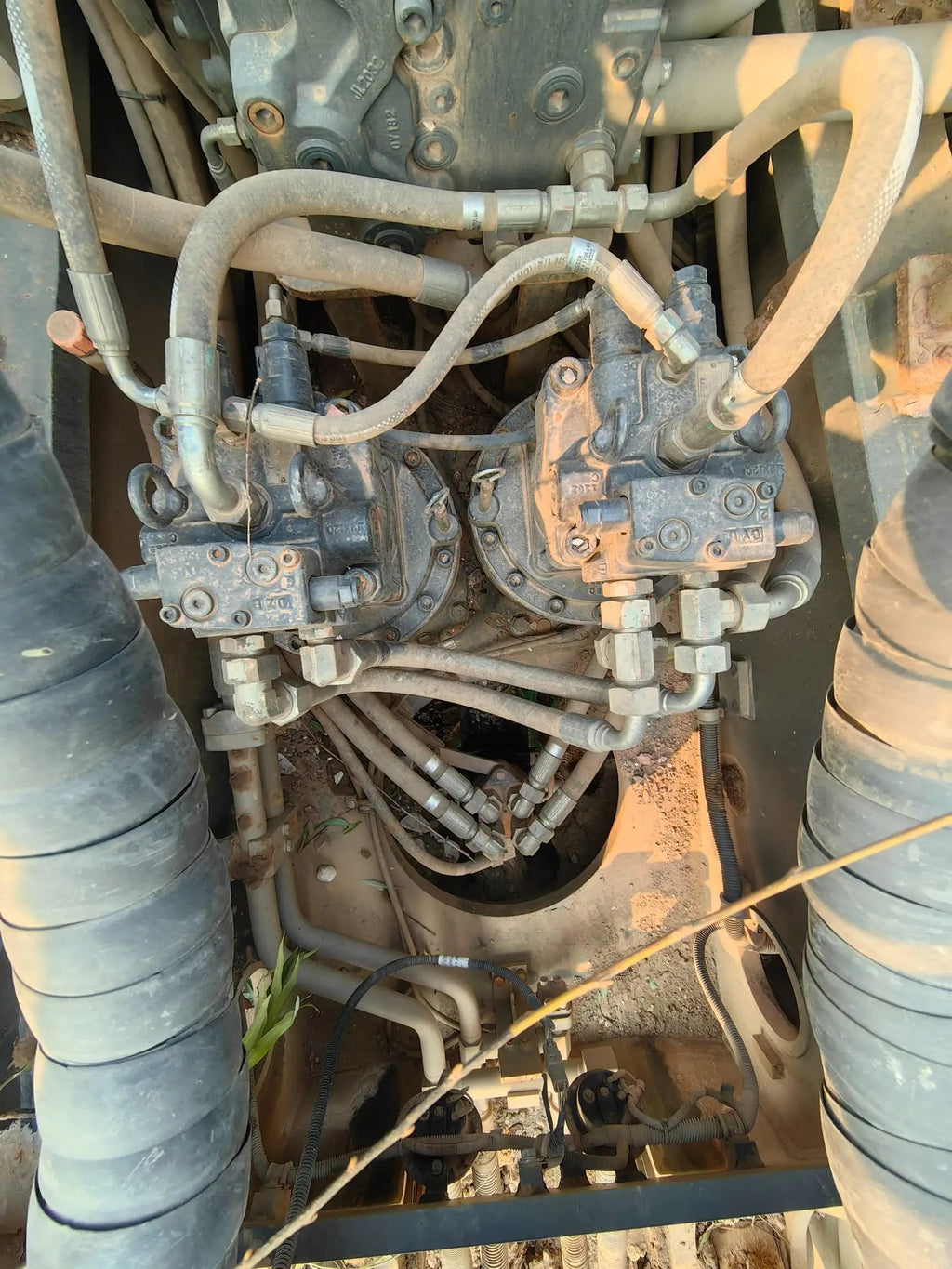 ZE490EK‑10‑5049 | 2022 | 2,029 h | Weinan (渭南) — Bucket included