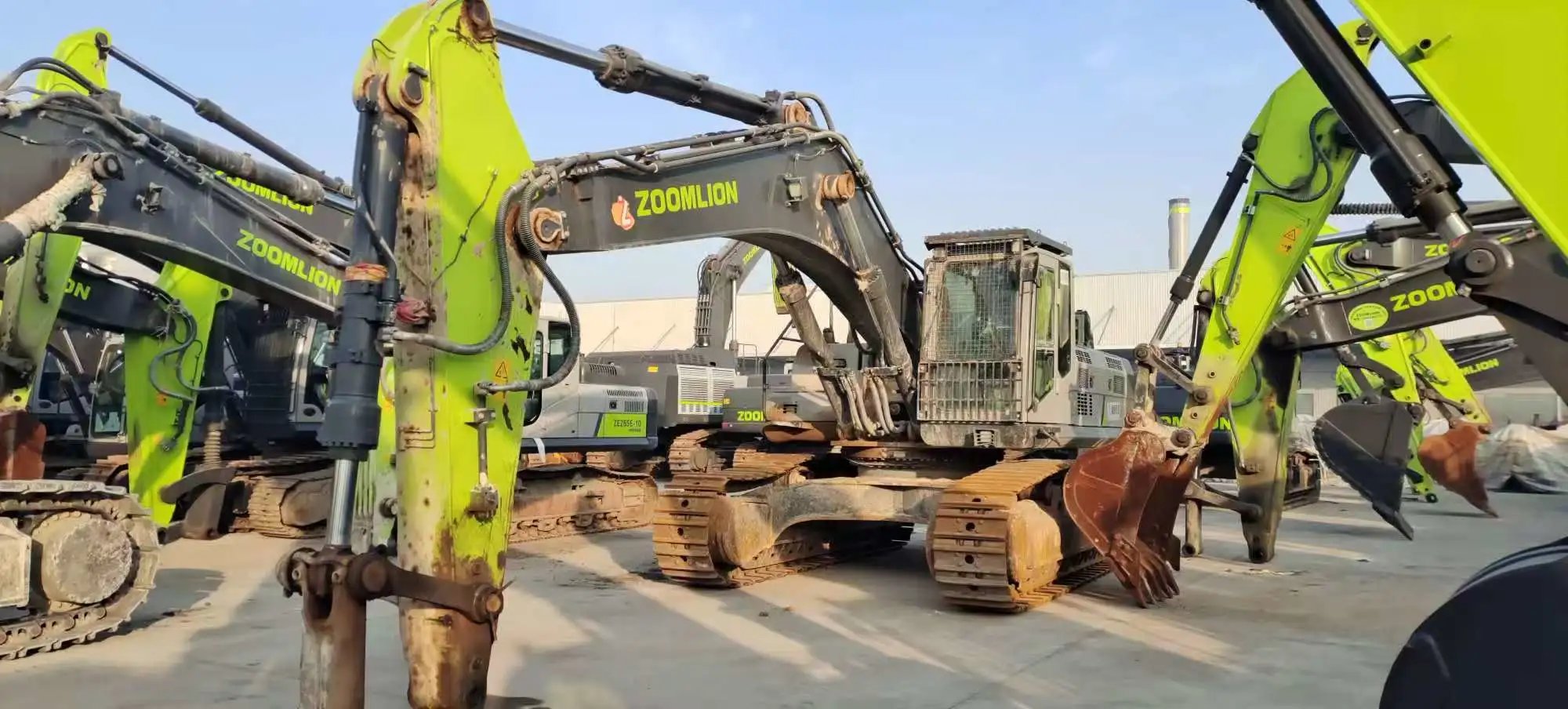 ZE485E‑10‑5219 | 2022 | 2,730 h | Weinan — Bucket included