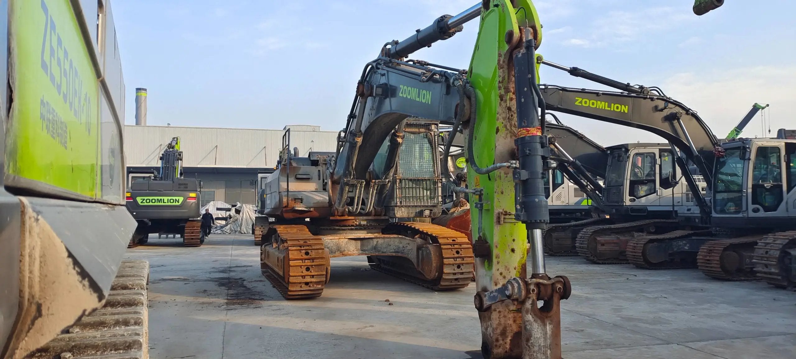 ZE485E‑10‑5219 | 2022 | 2,730 h | Weinan — Bucket included