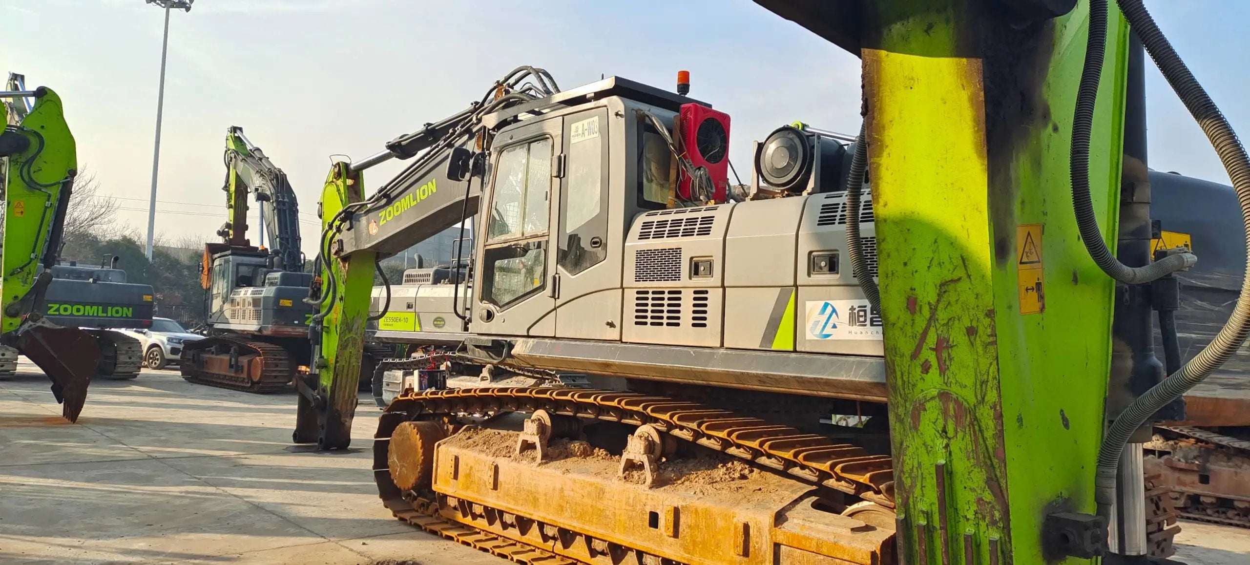 ZE485E‑10‑5219 | 2022 | 2,730 h | Weinan — Bucket included