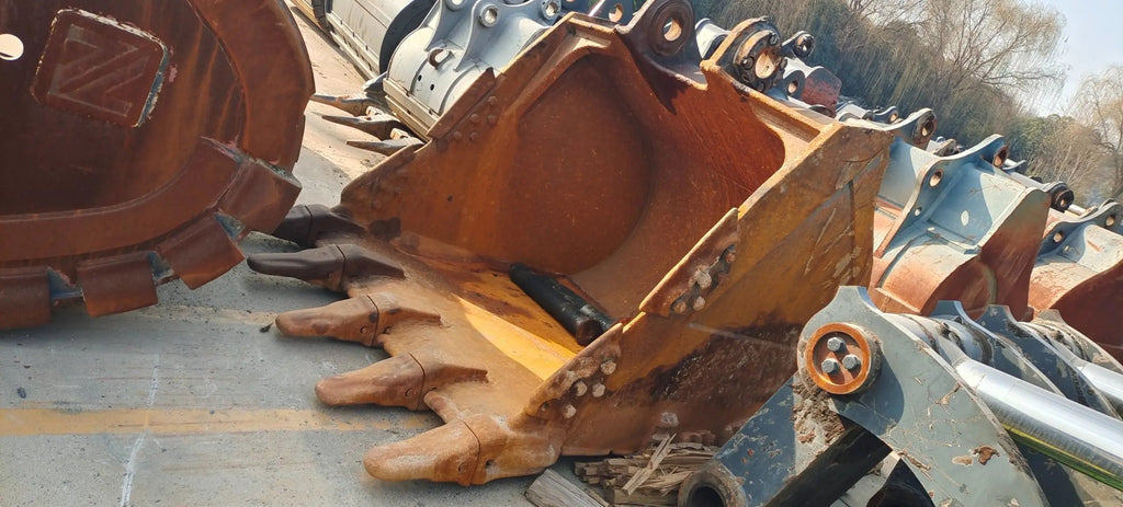 ZE485E‑10‑5219 | 2022 | 2,730 h | Weinan — Bucket included