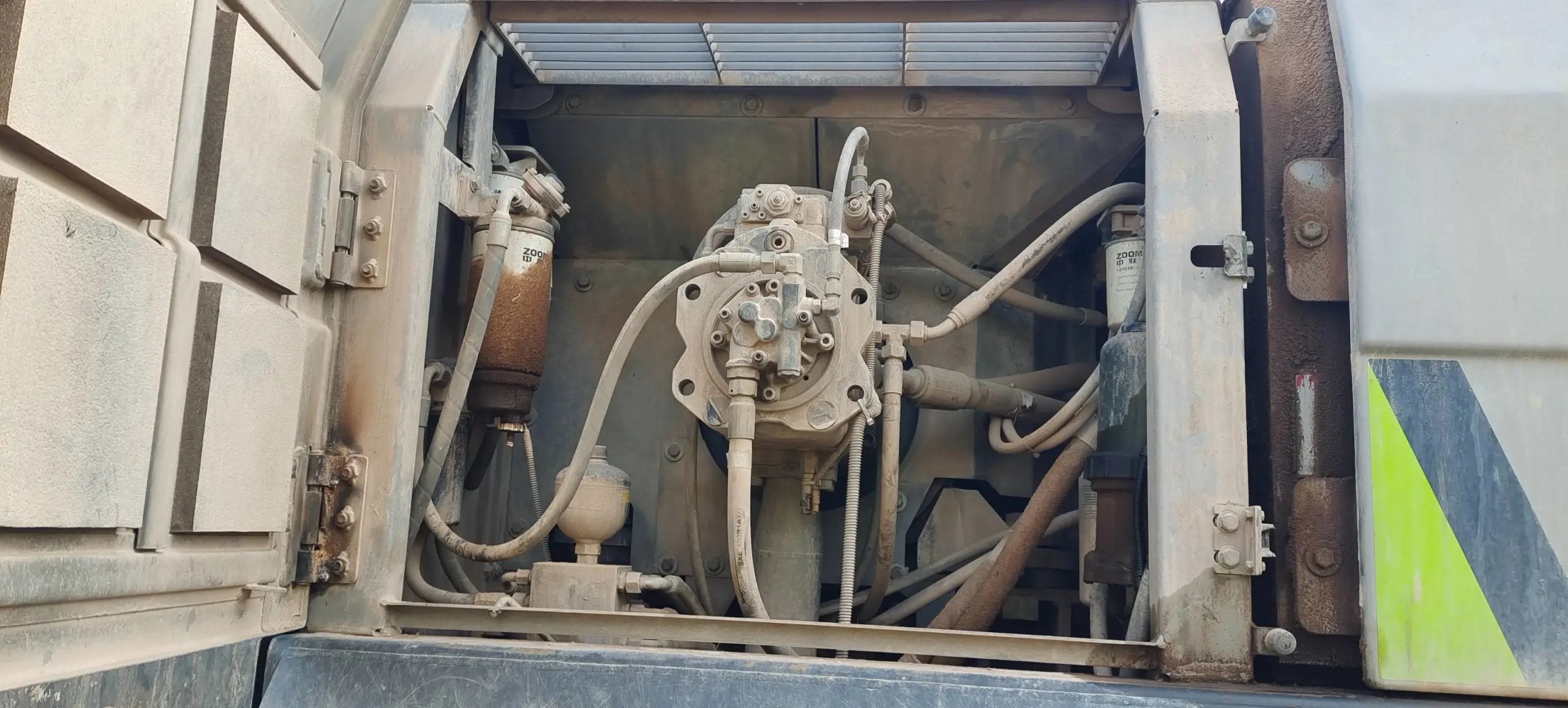 ZE485E‑10‑5219 | 2022 | 2,730 h | Weinan — Bucket included