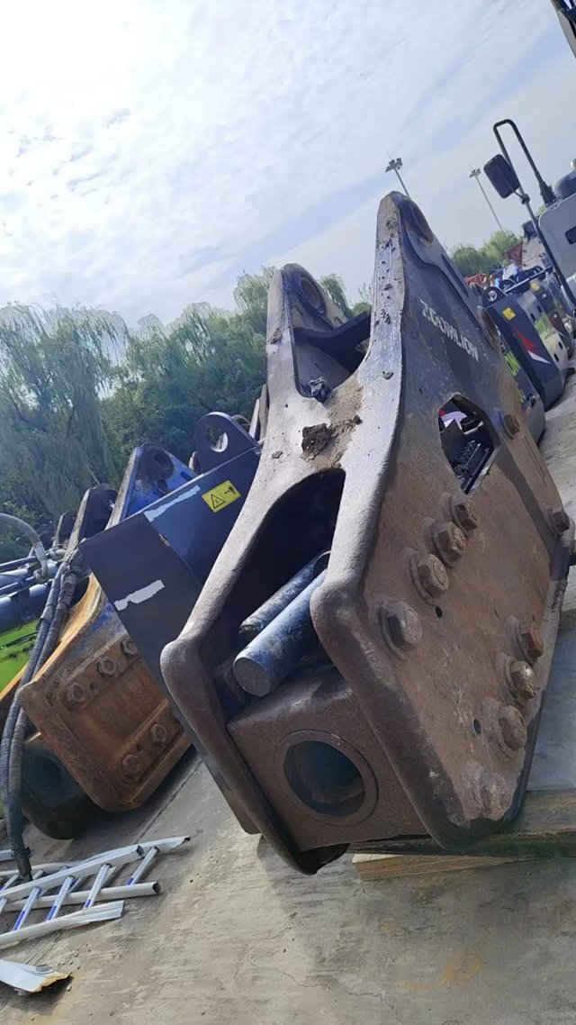 ZE620GK‑5017 | 2023 | 2,613 h | Weinan — Aidi 215 hydraulic breaker