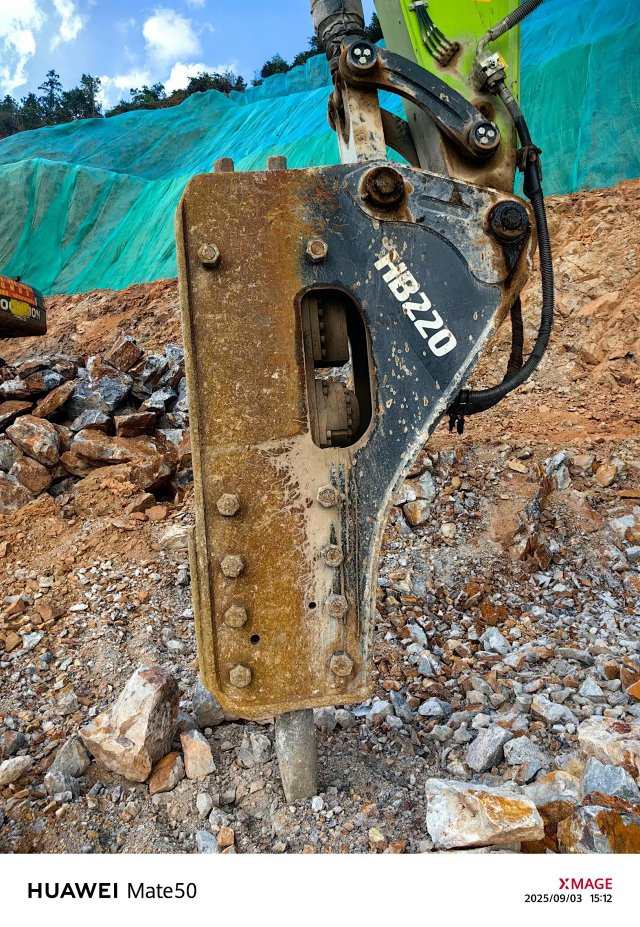ZE650GKPro‑3014 | 2023 | 1,601 h | Weinan Park — AIDI 220 hydraulic breaker included