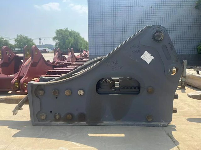 ZE650GK‑3009 | 2023 | 2,419 h | Weinan — AIDI 220 hydraulic breaker
