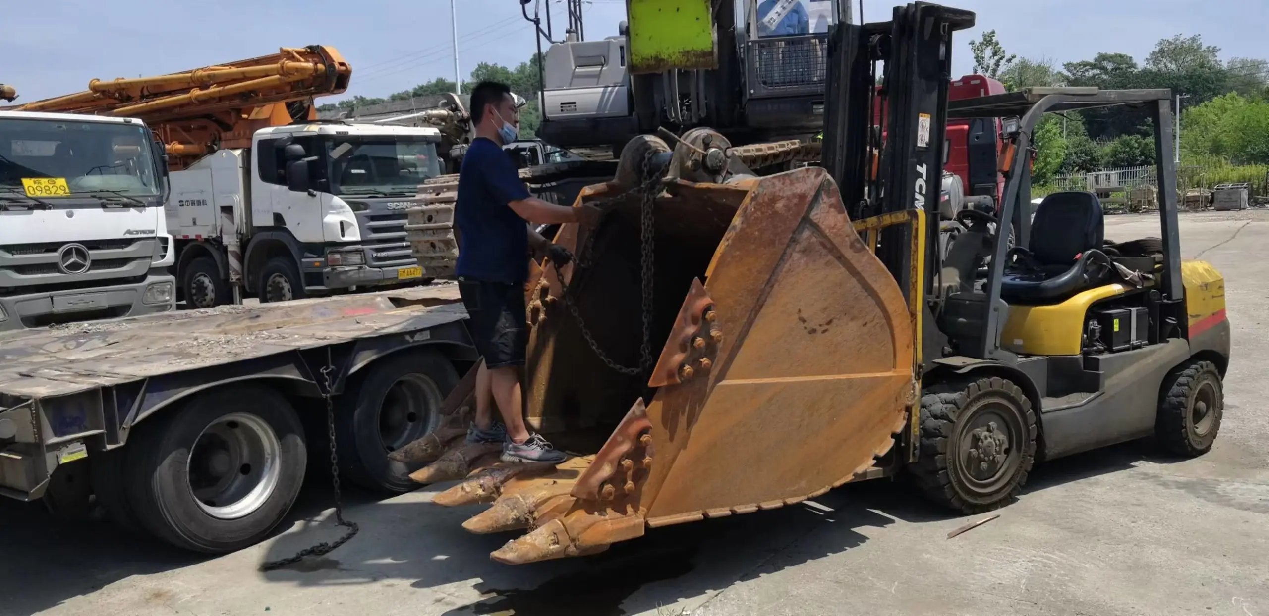 ZE485E‑10‑5141 — Manufactured Nov 2020 | 3,746 hours | Parked in Wuhu | Bucket fitted