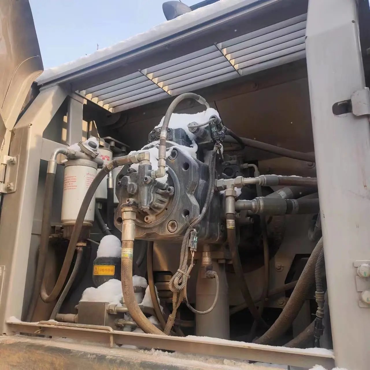 ZE485E‑10‑5031 — June 2020 | 3,314 hrs | Parked in Weinan | With bucket