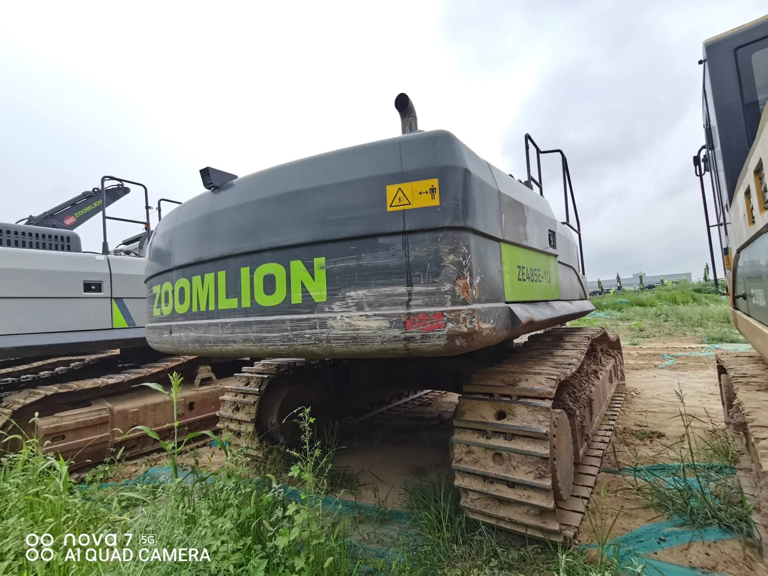 ZE485E‑10‑5176 — Built Apr 2021 | 2,734 hrs | Parked in Weinan (渭南) | No bucket assembly