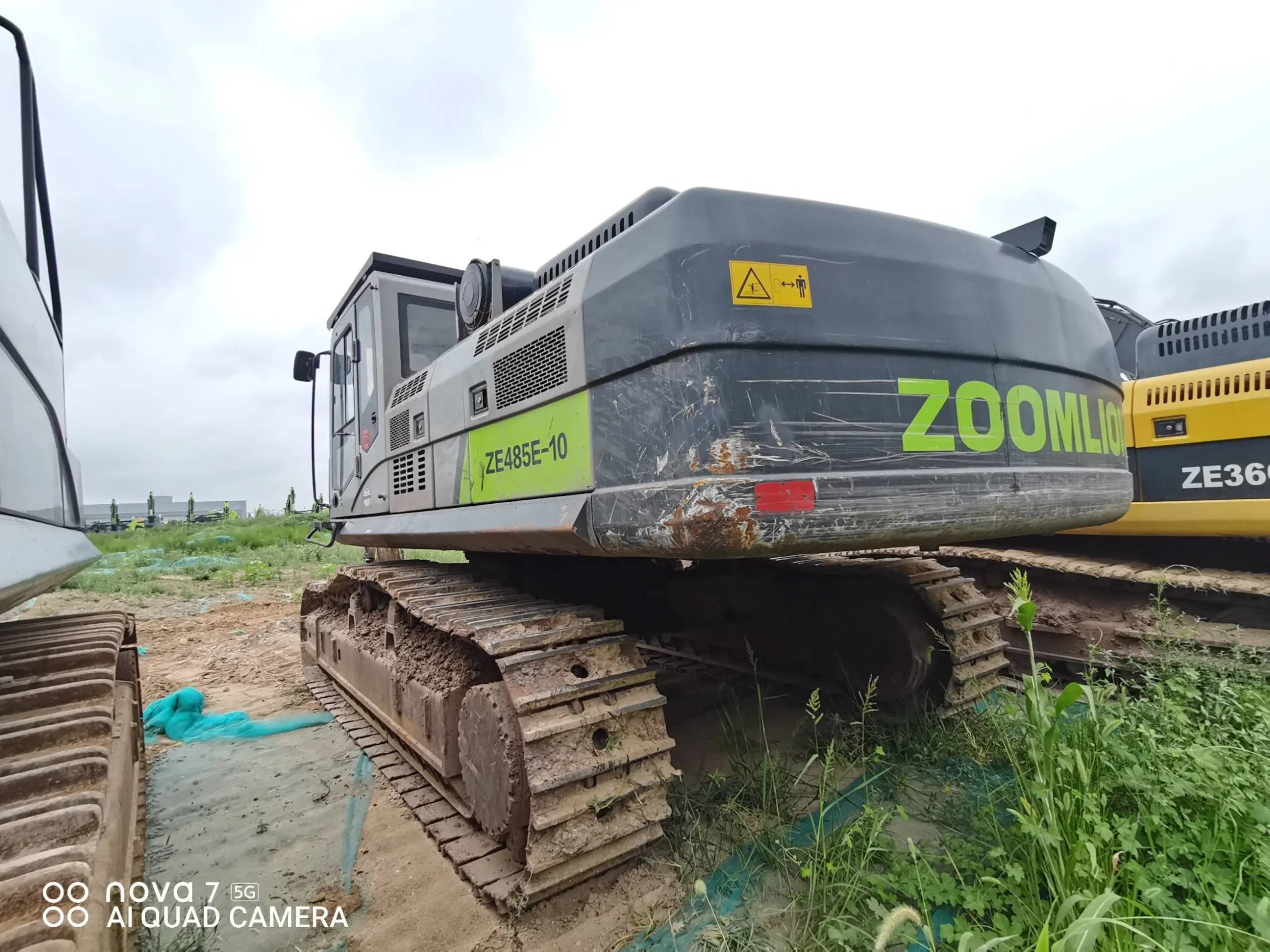 ZE485E‑10‑5176 — Built Apr 2021 | 2,734 hrs | Parked in Weinan (渭南) | No bucket assembly