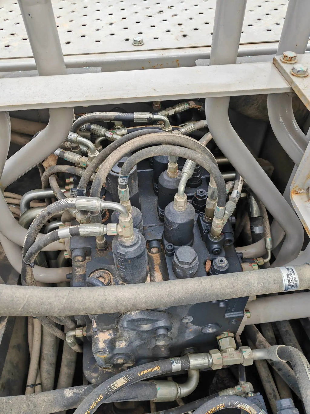ZE490EK‑10‑5080 — manufactured October 2021, 432 hours, parked in Xi’an, no bucket assembly.