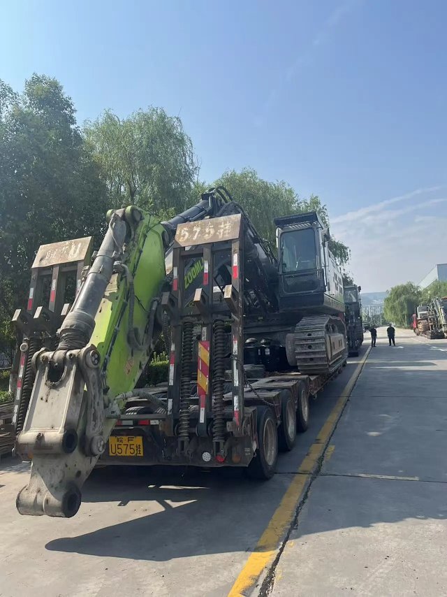 ZE650GK‑3099 | Oct 2023 | 1,078 h | Weinan — No bucket assembly