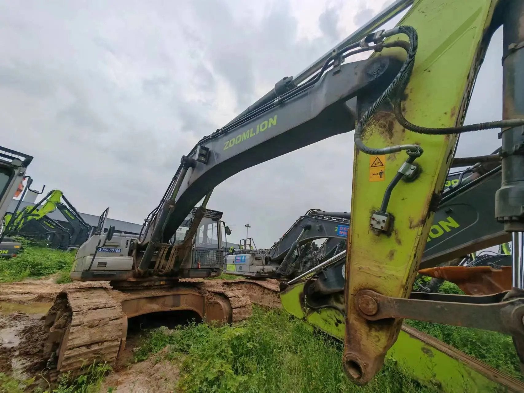 ZE485E‑10‑5034 — Jun 2020 | 2,607 hrs | Parked in Weinan | With bucket