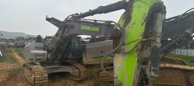ZE650GK‑3098 | Oct 2023 | 1,129 h | Weinan — Bucket included