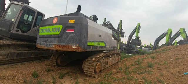 ZE650GK‑3098 | Oct 2023 | 1,129 h | Weinan — Bucket included