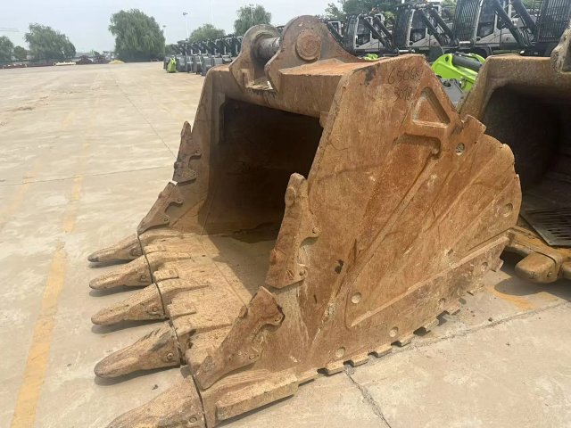 ZE650GK‑3098 | Oct 2023 | 1,129 h | Weinan — Bucket included