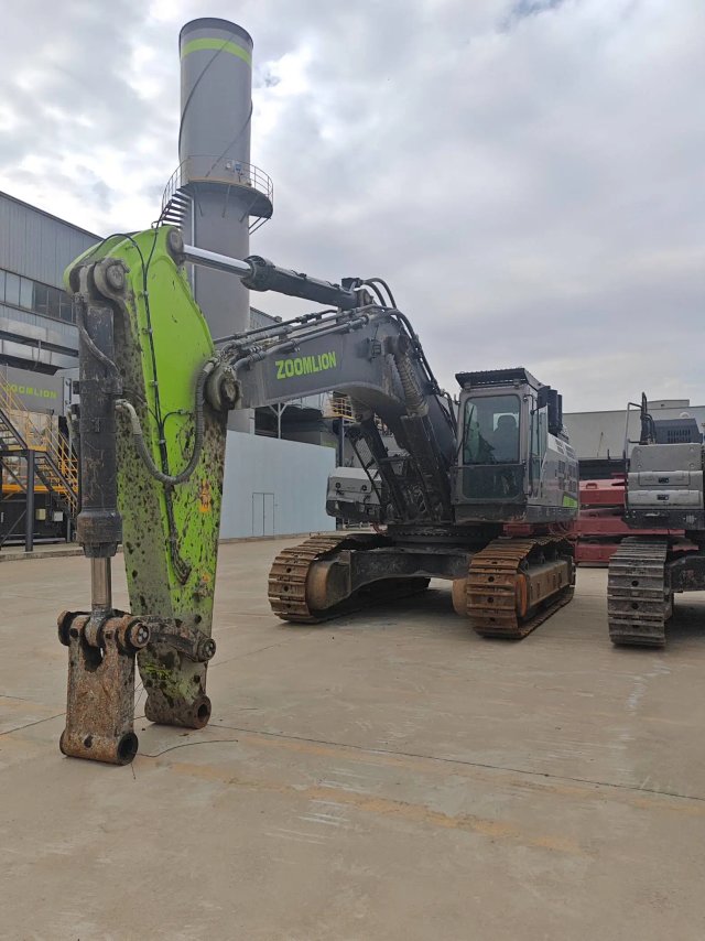 ZE650GK‑3130 | Mar 2024 | 7,326 h | Weinan — Bucket included