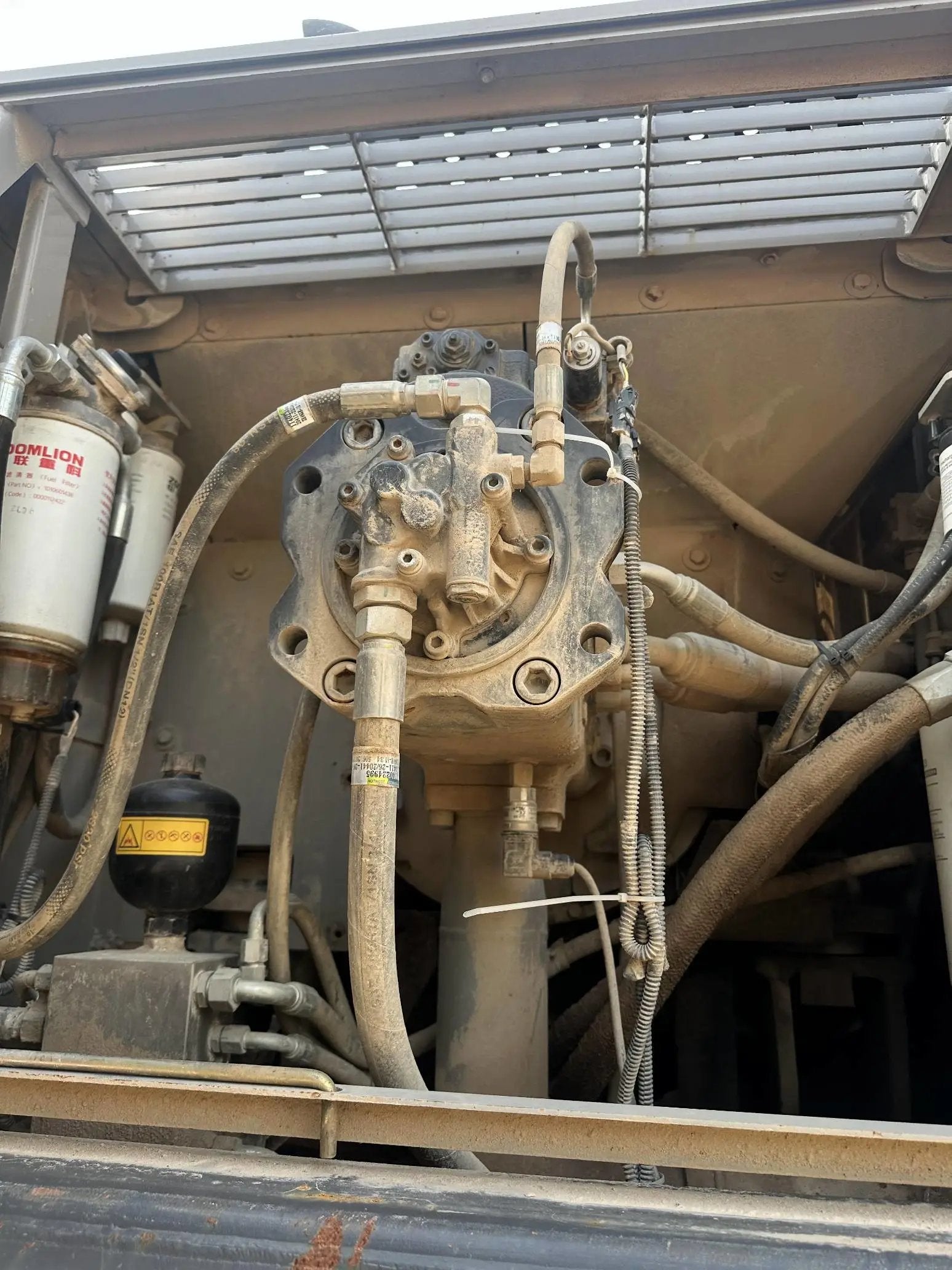 ZE485E‑10‑5057 — Jul 2020 | 2,867 hrs | Fitted with 艾迪195 hydraulic breaker