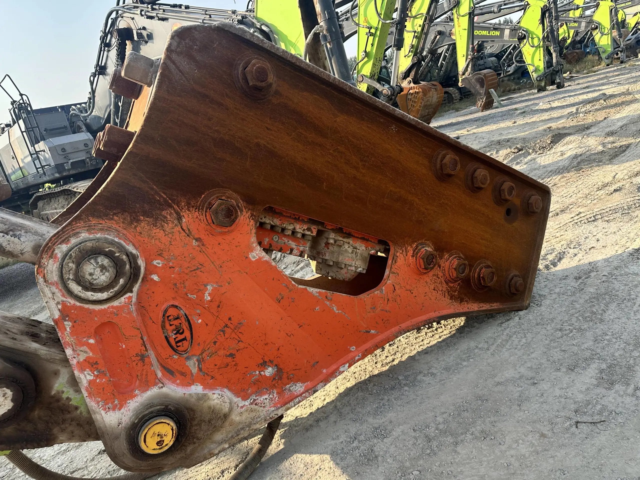ZE485E‑10‑5057 — Jul 2020 | 2,867 hrs | Fitted with 艾迪195 hydraulic breaker