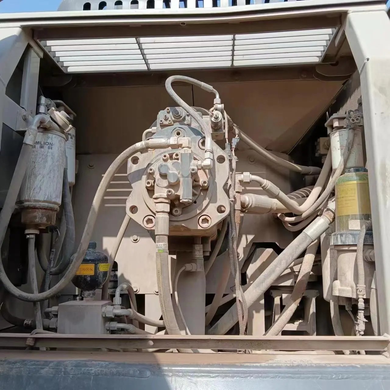 ZE485E‑10‑5075 — Oct 2020 | 3,610 hrs | Parked in Weinan | No bucket assembly