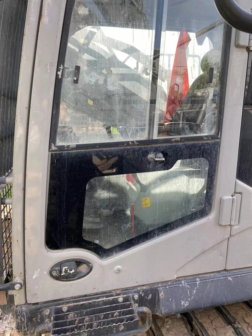 ZE485E‑10‑5075 — Oct 2020 | 3,610 hrs | Parked in Weinan | No bucket assembly