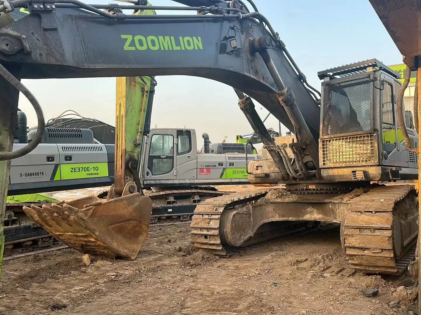 ZE485E‑10‑5175 — Built 2021 | 1,410 hrs | Fitted with Aidi (艾迪) 195 hydraulic breaker