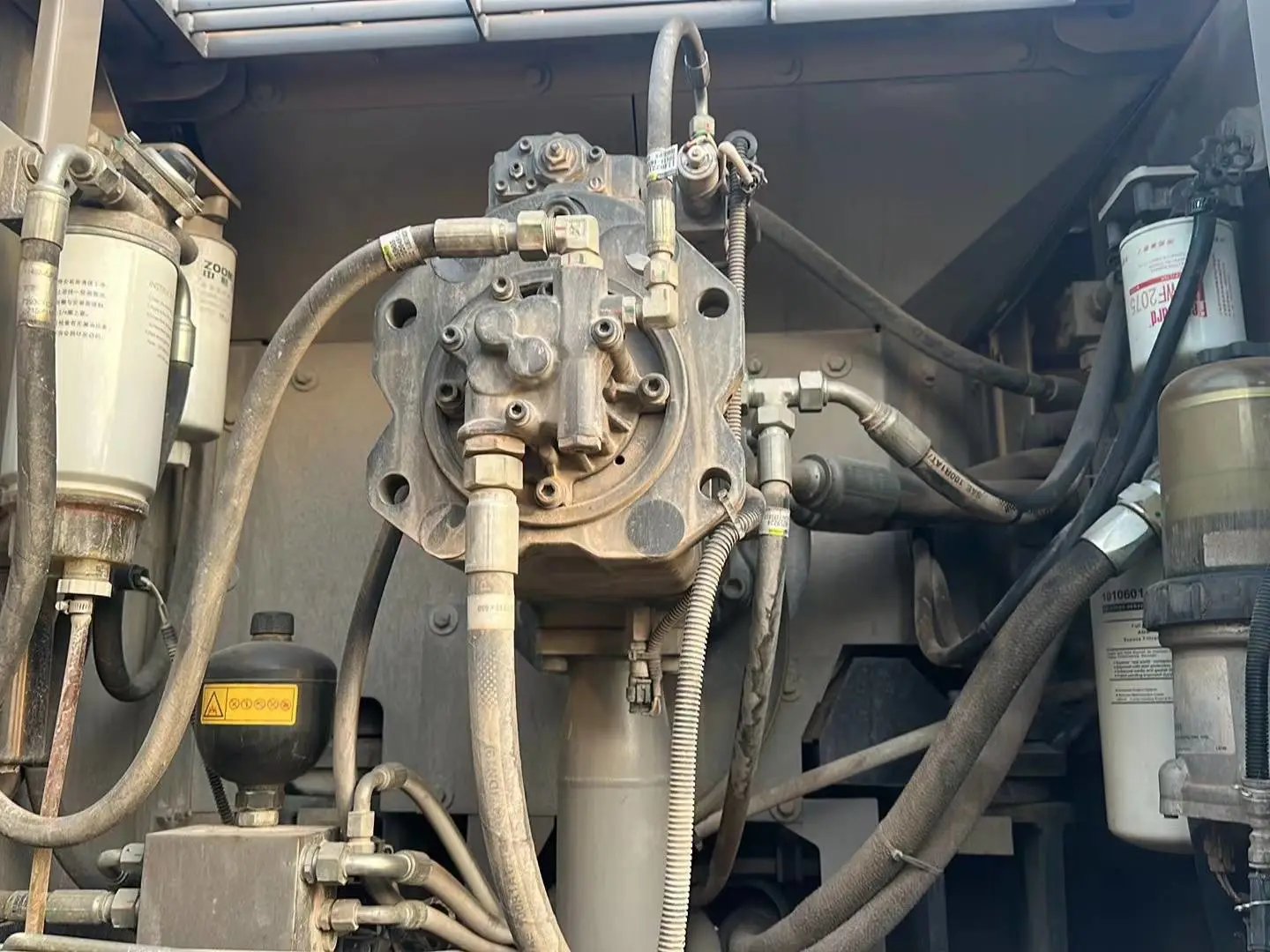 ZE485E‑10‑5175 — Built 2021 | 1,410 hrs | Fitted with Aidi (艾迪) 195 hydraulic breaker
