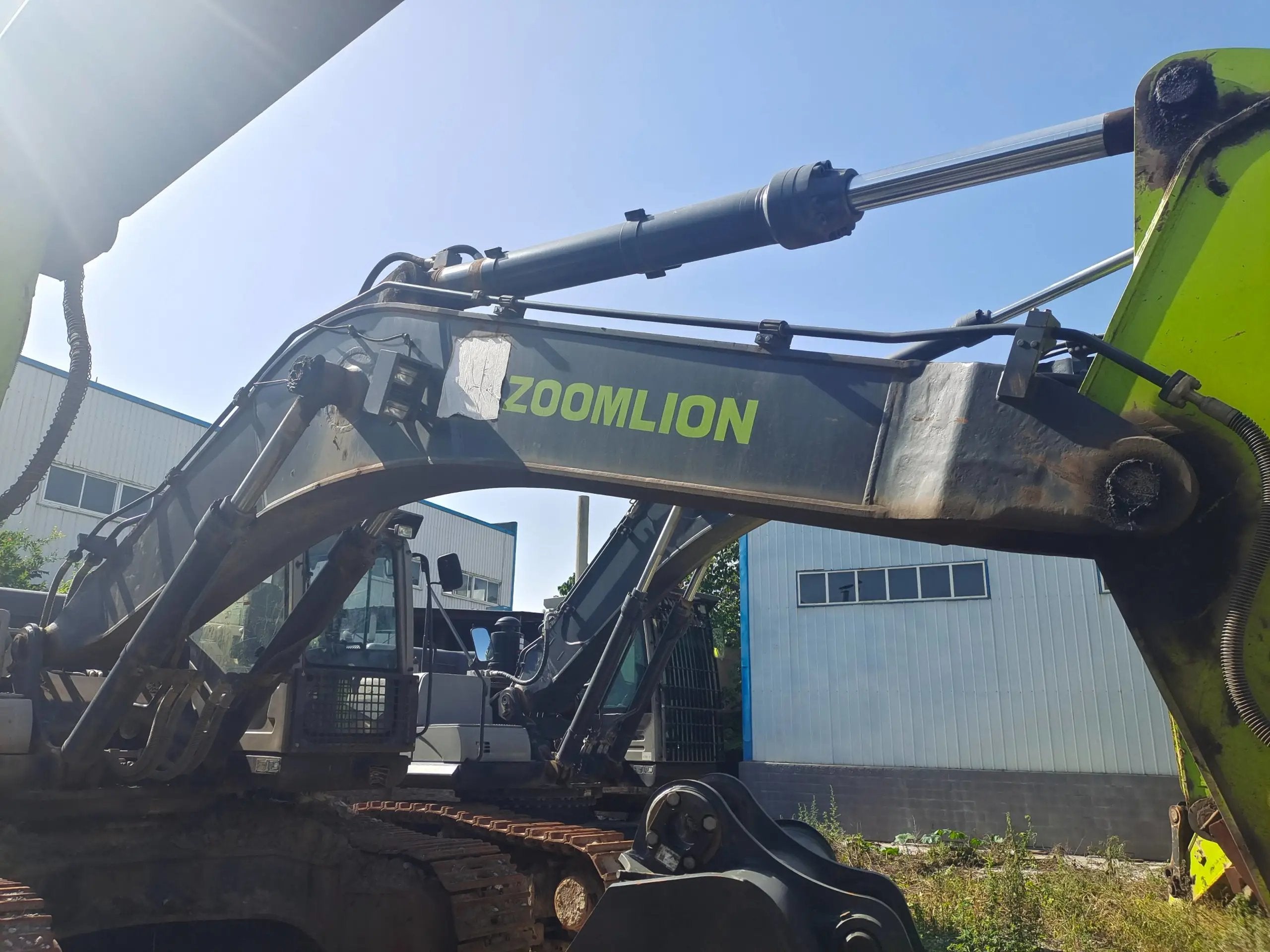 ZE485E‑10‑5079 — 2020 | 1,775 hrs | Parked in Weinan | With bucket