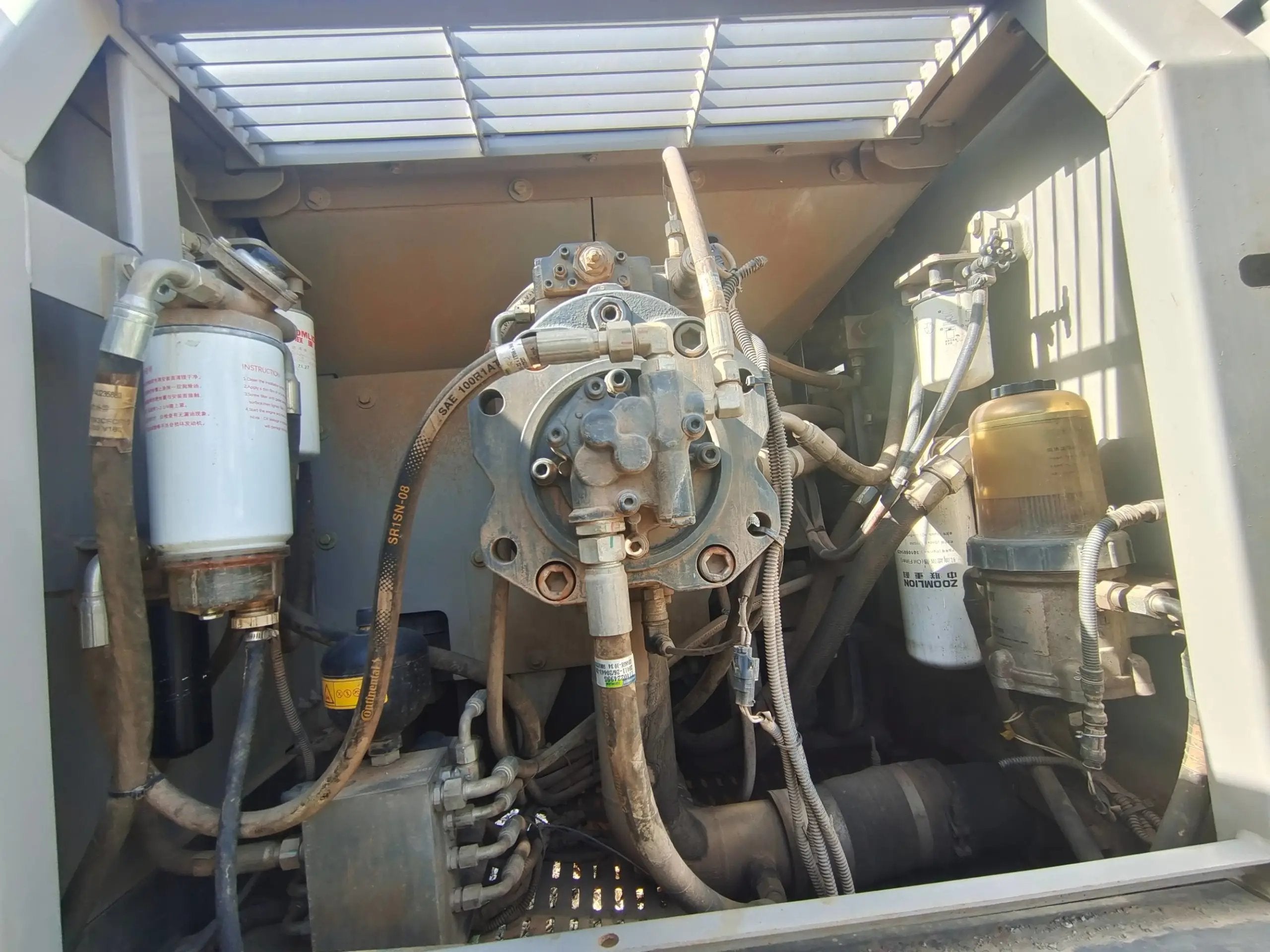 ZE485E‑10‑5079 — 2020 | 1,775 hrs | Parked in Weinan | With bucket