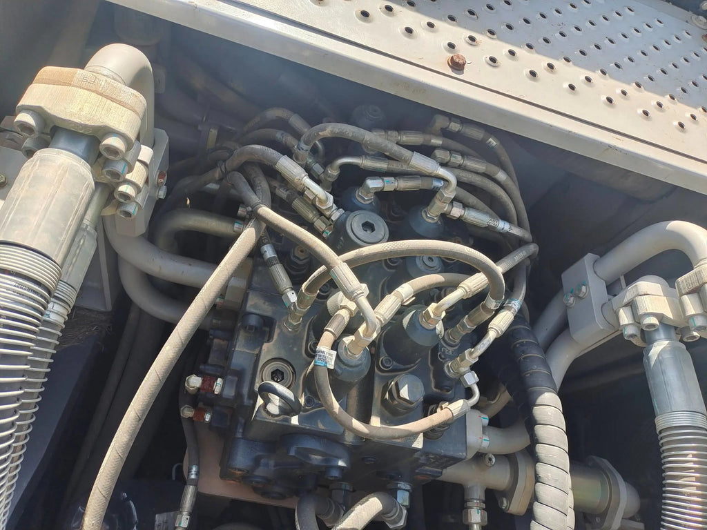 ZE485E‑10‑5079 — 2020 | 1,775 hrs | Parked in Weinan | With bucket