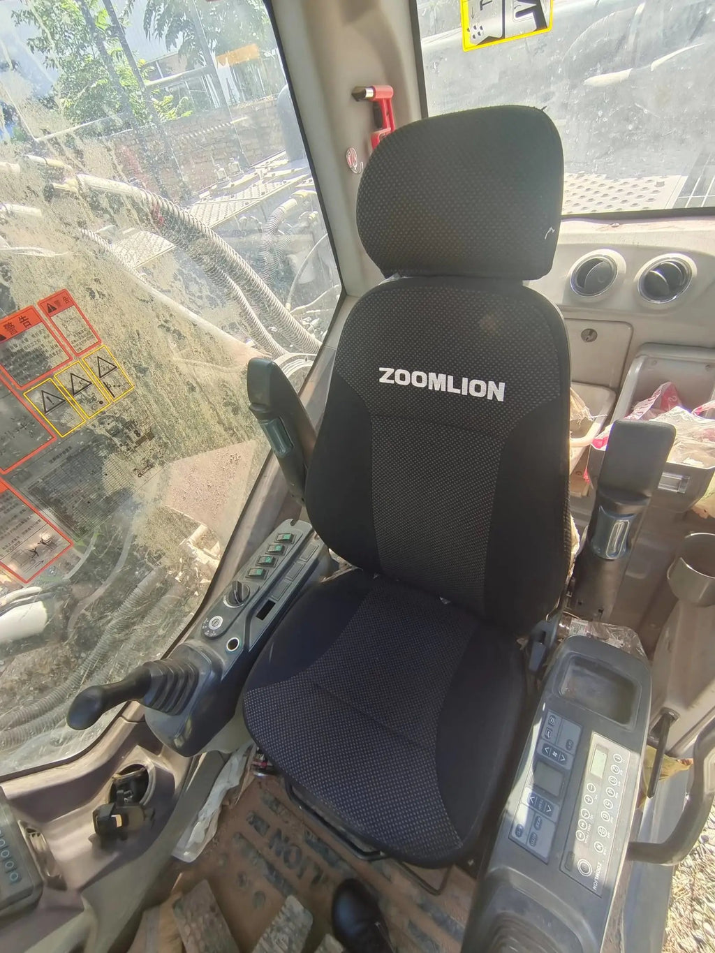 ZE485E‑10‑5079 — 2020 | 1,775 hrs | Parked in Weinan | With bucket