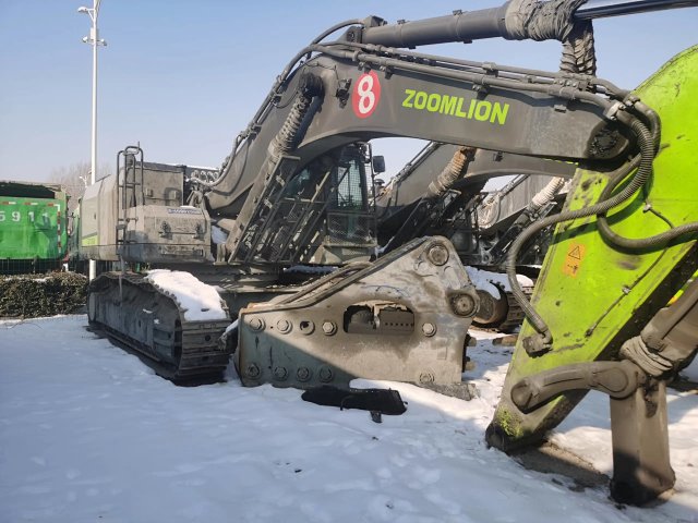 ZE650GK‑3019 | 2023 | 2,524 h | Baoding — Deka 215 hydraulic breaker