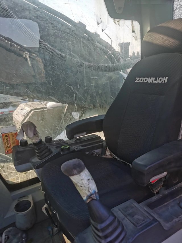 ZE650GK‑3019 | 2023 | 2,524 h | Baoding — Deka 215 hydraulic breaker